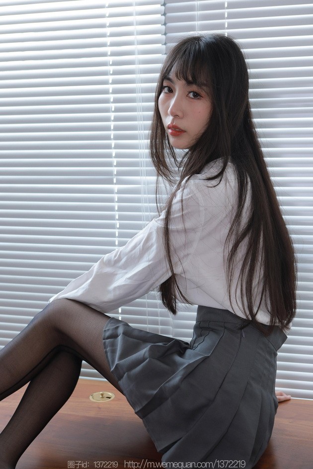 [IESS异思趣向] 2023.09.18 丝享家 1536 团团《长腿百褶裙》[82P